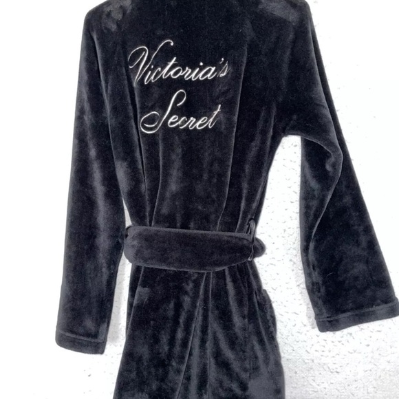 Victoria’s Secret Black Soft Plush Cozy Belted Pockets Robe Size M/L Logo - Picture 1 of 5
